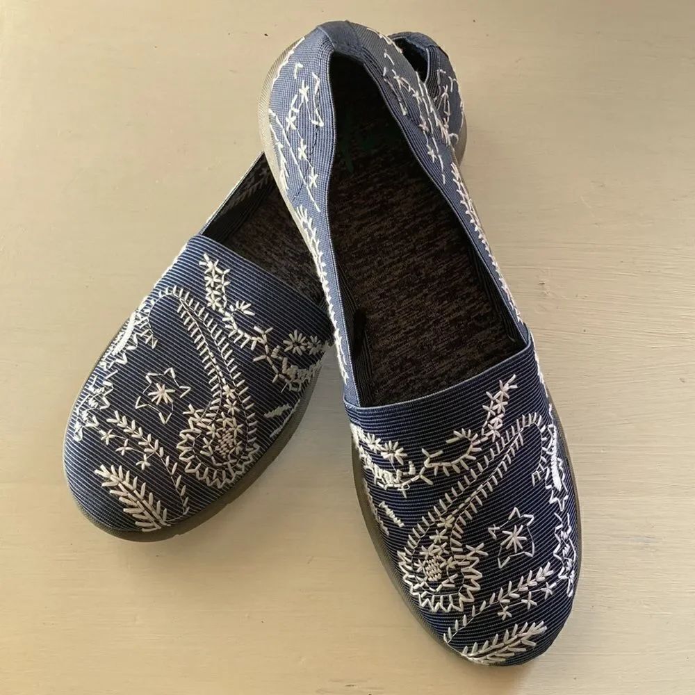 New Yuyu Embroidered Slip-On Elastic Padded Foam Footbed Flats Women’s 10